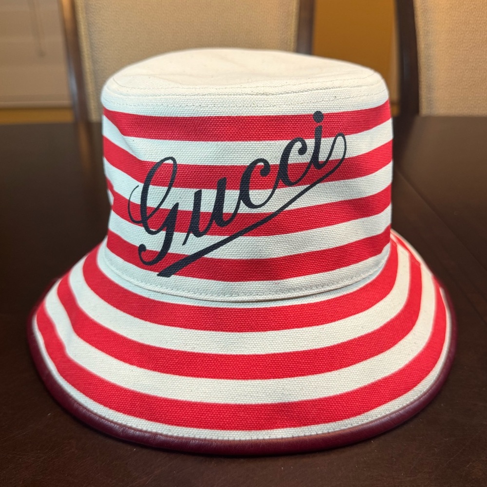 New Authentic Gucci Logo Bucket Hat Red White